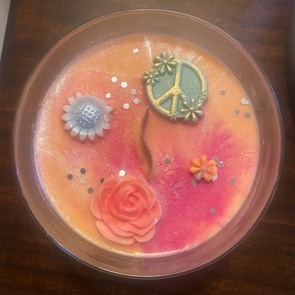 14 oz new Hippie Chick soy candle. Strong scent Price is firm